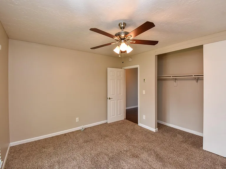 Megan Court Apartments — Photo 43