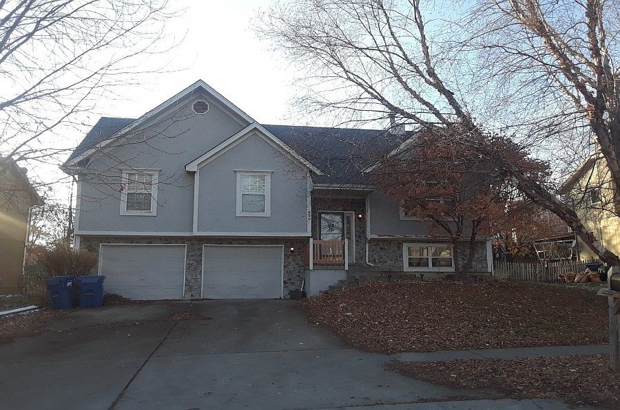 1st image of 800 White Oak Ln