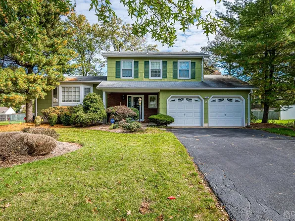 15 Snowdrift Dr, Piscataway, NJ 08854