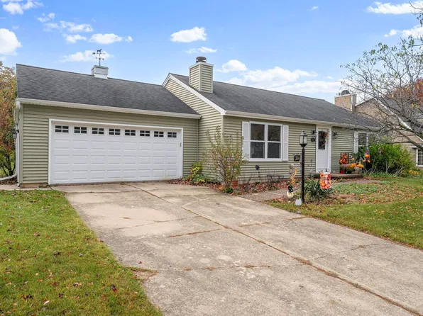 384 Windward Rd, Green Bay, WI 54302