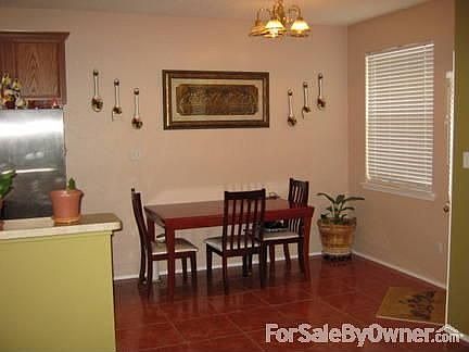 Dining/Breakfeast Area