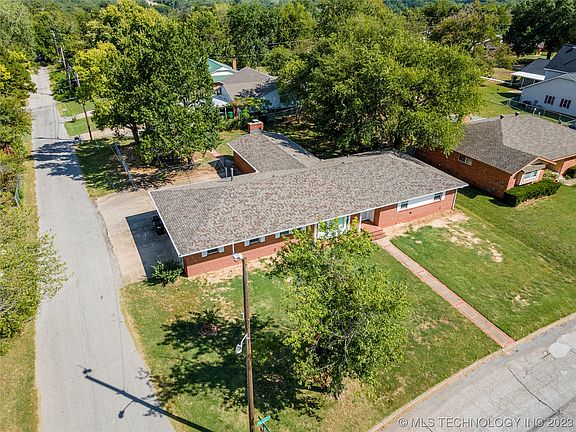 3rd image of 891 S Boyd Pl