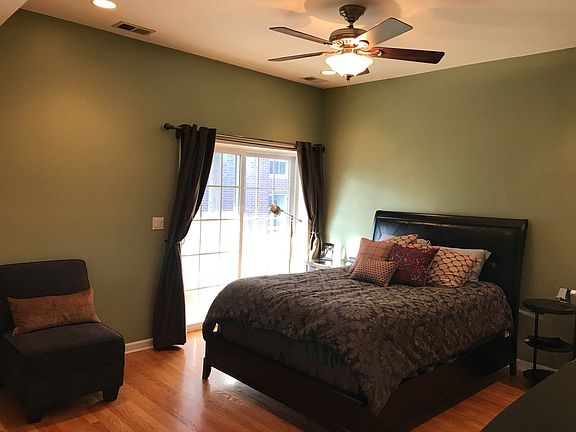 2nd image of 825 W Cuyler Ave Unit 3W