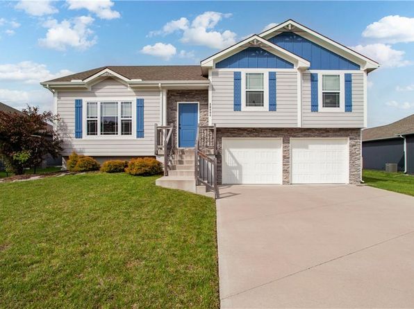 20804 Copper Creek Dr, Peculiar, MO 64078