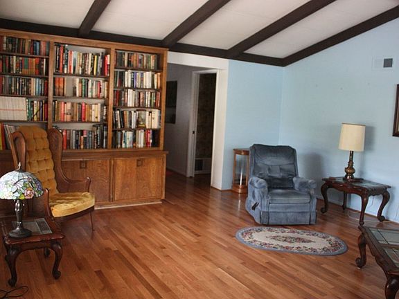 3rd image of 3247 Montrose Ave APT C