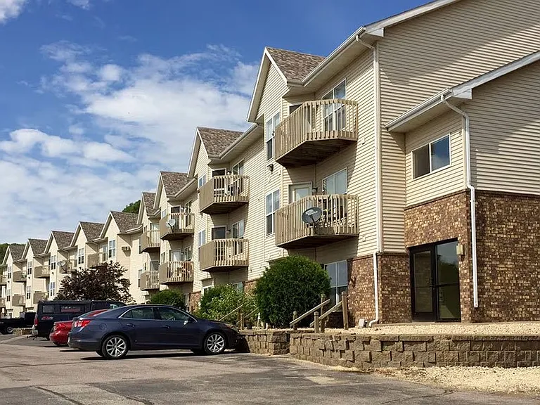 RIVERS EDGE RESIDENCES — Photo 1