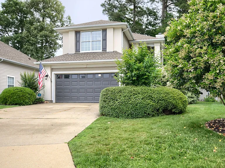 805 Vantage Ct — Photo 2