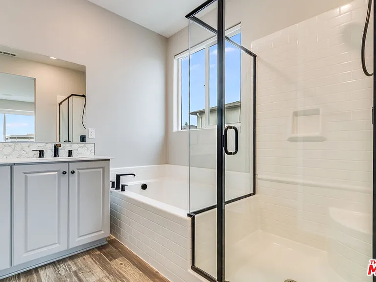 713 Daniel Freeman Cir — Photo 31