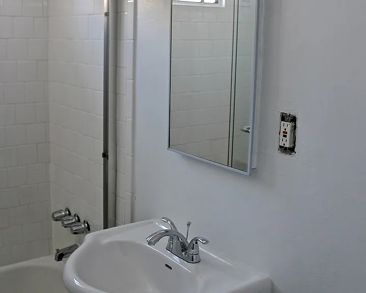 928 Albany St — Photo 23