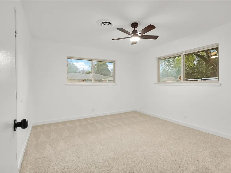 1127 Hillcrest St — Photo 16