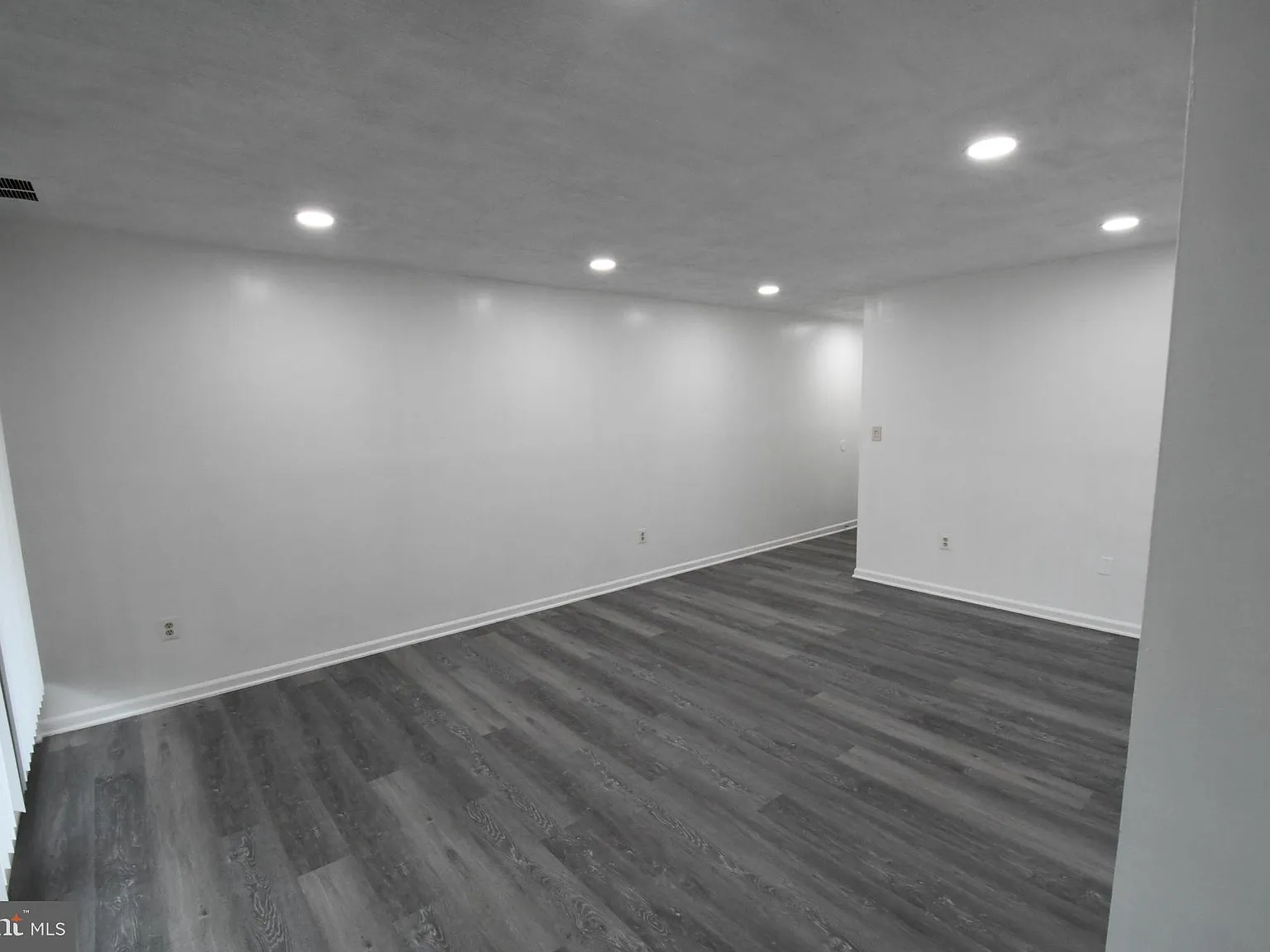 Chelsea Wood Condo — Photo 3