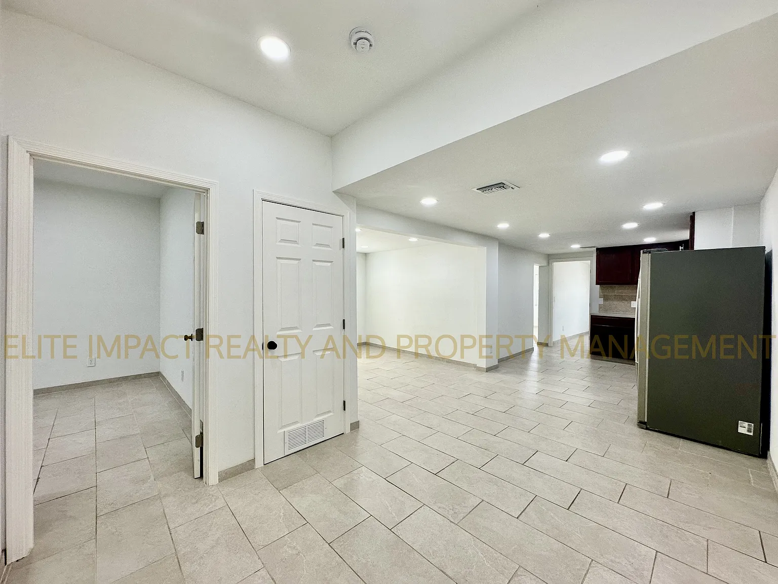 3921 East Blacklidge Drive - 1 — Photo 3