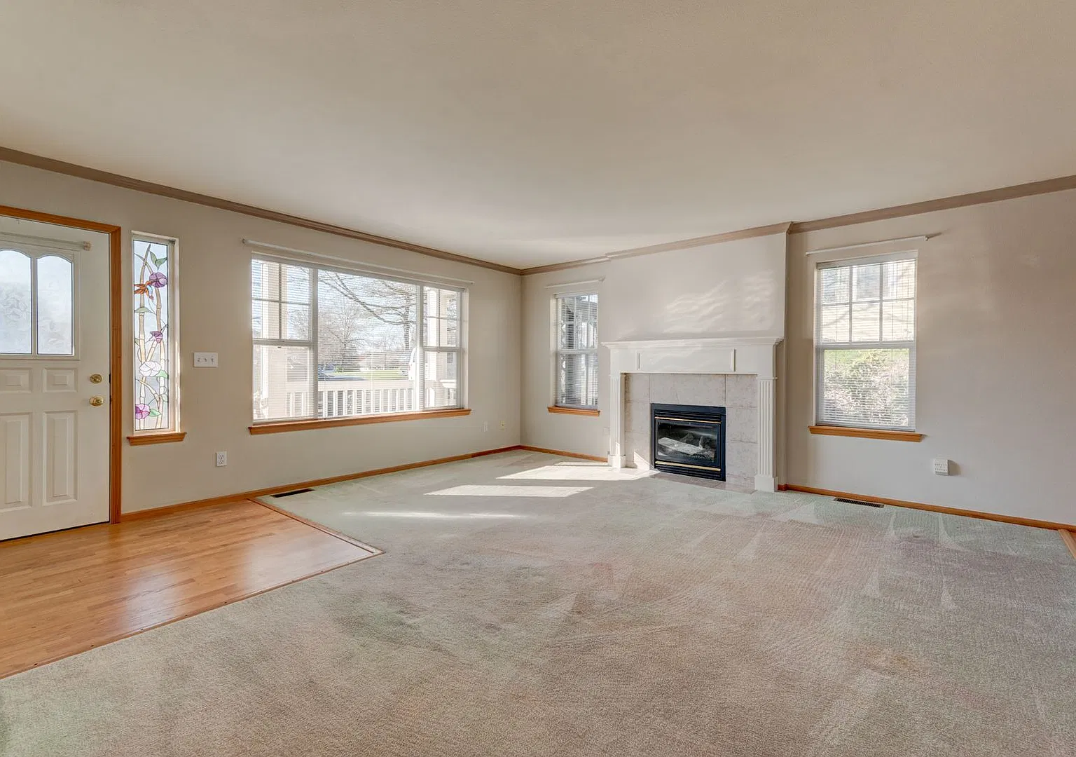 Single Level 3 Bed 2 Bath Home — Photo 3