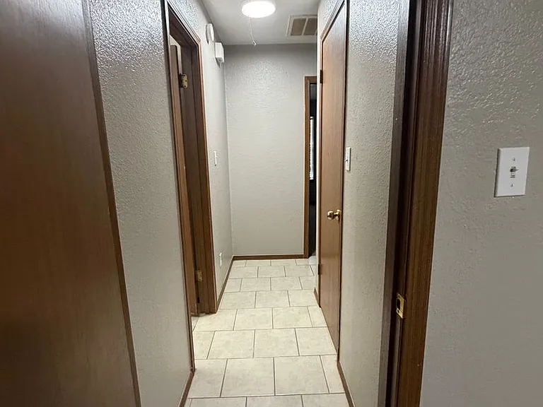 824-930 Railhead Dr — Photo 24
