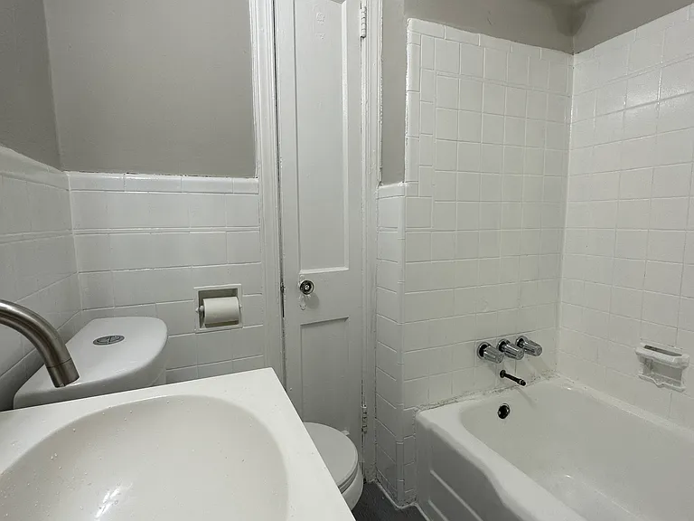 1422 Greeby St #1 — Photo 15