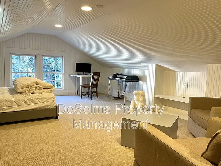 704 Timber Ln — Photo 21