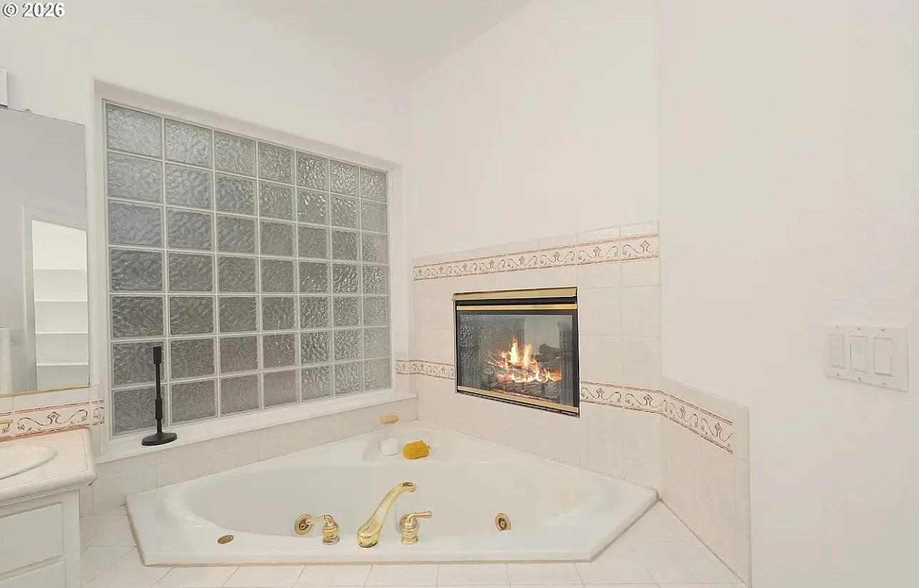 5 bed, 3873 sqft, $3,900 — Photo 2