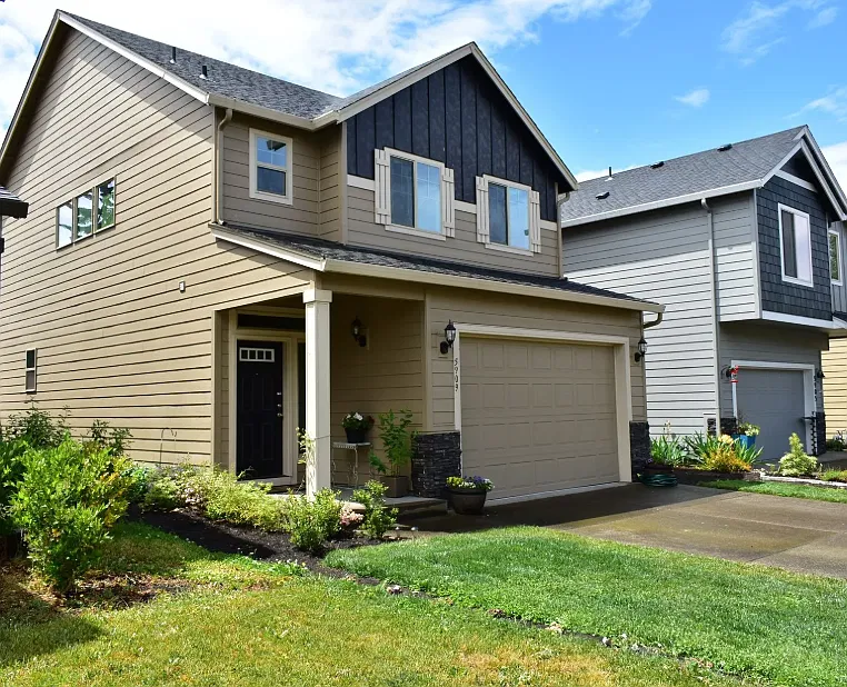 3 bed, 2.5 bath, 1606 sqft, $2,700 — Photo 2