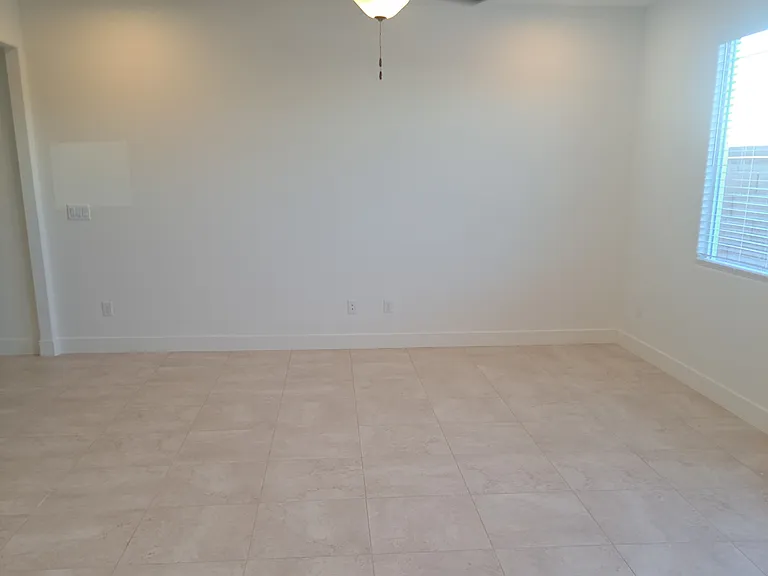 322 N 2480 W — Photo 3