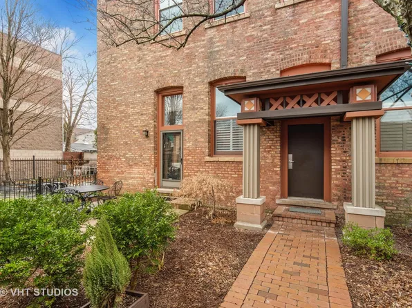 1709 W Terra Cotta Pl #C, Chicago, IL 60614