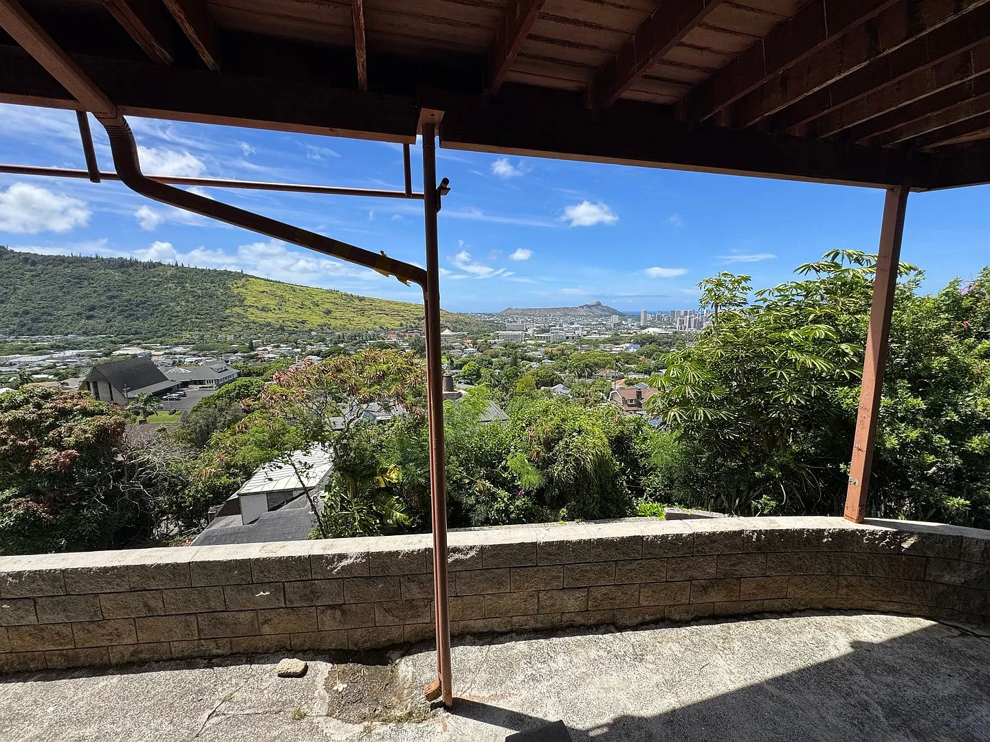1 Bedroom / 1 Bathroom in Manoa — Photo 3