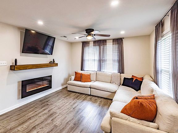 3rd image of 214 Elysian Dr