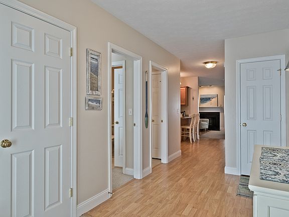 3rd image of 10 Macintosh Ln