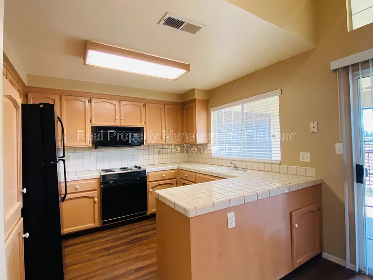 8153 N Cedar Ave #212 — Photo 2