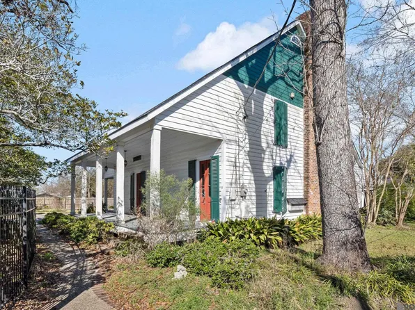 906 E Weber St, Gonzales, LA 70737