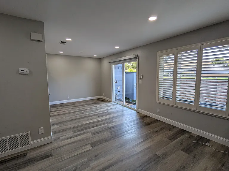 1297 Spring Valley Cmn — Photo 6