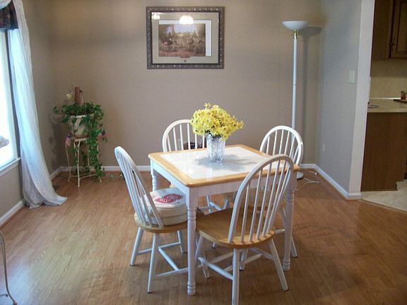 3rd image of 522 Knollwood Dr