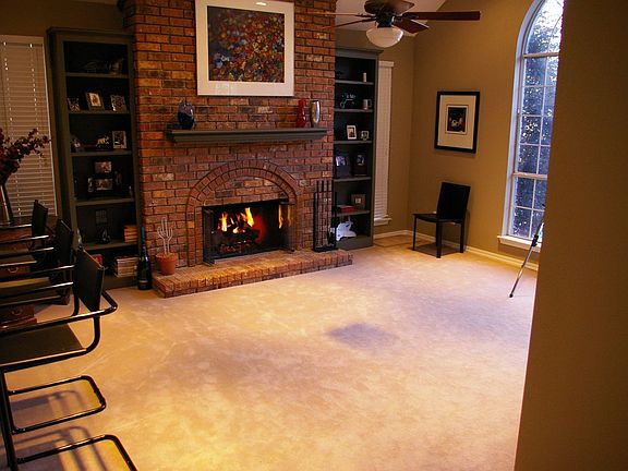 Den/Dining Room w/Gas Fireplace