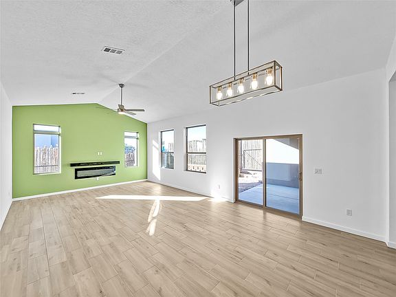 4th image of 25 Flower Garland Rd