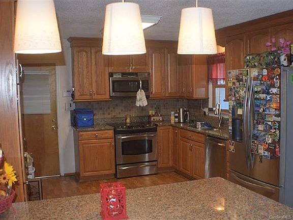 5th image of 8811 Holiday Dr
