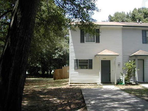 2nd image of 1800 Lilac Dr