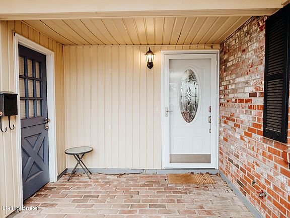 3rd image of 4006 Hillbrook Dr