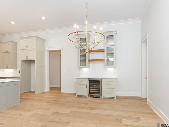 5th image of 2730 Pointe Marie Dr