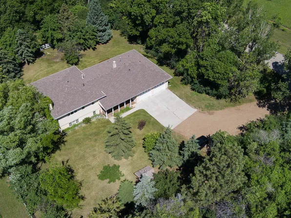 125 Oakfield Dr, Bismarck, ND 58503