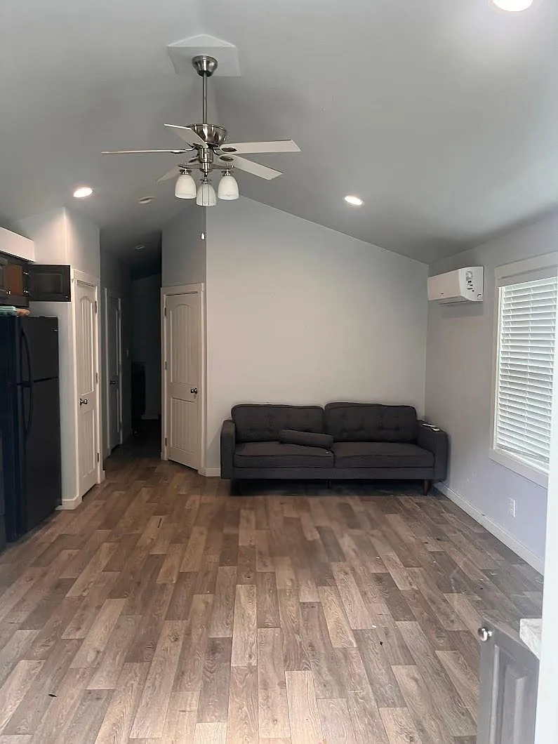 2 bed, 1.0 bath, 630 sqft, $1,250 — Photo 4