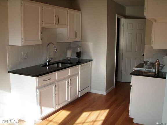 3rd image of 38888 Country Cir #1