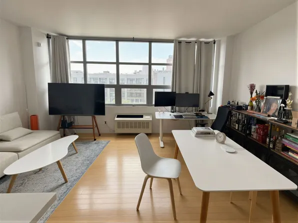 5-09 48th Ave, Long Island City, NY