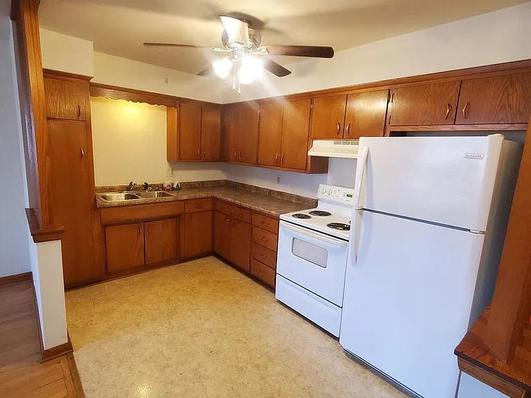 1920 Lathrop Ave. (16 Unit) — Photo 2