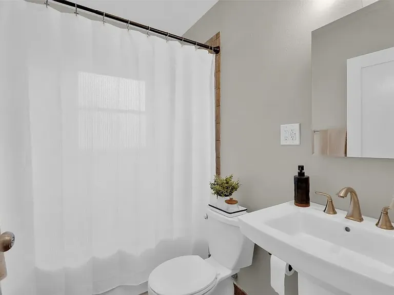 1049 Staub Ct NE — Photo 10