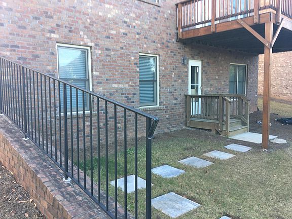 3rd image of 3537 Brookleigh Ln NE