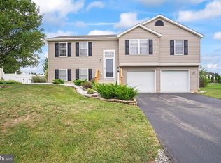 15942 Hosta Dr, Hagerstown, MD 21740