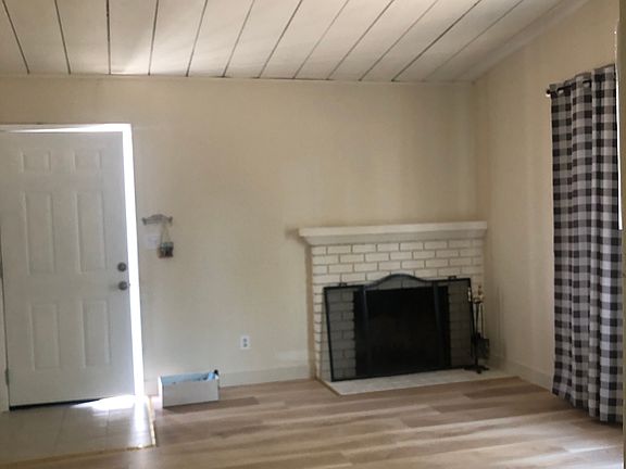 Front door entry to livingroom