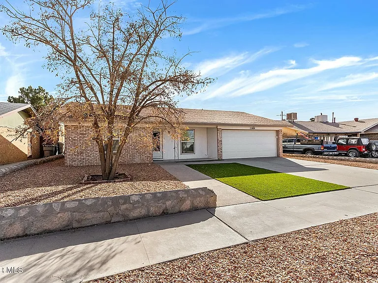 11404 Bunky Henry Ln — Photo 3