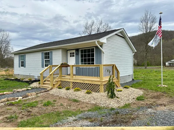 369 Valley Ave, Rainelle, WV 25962