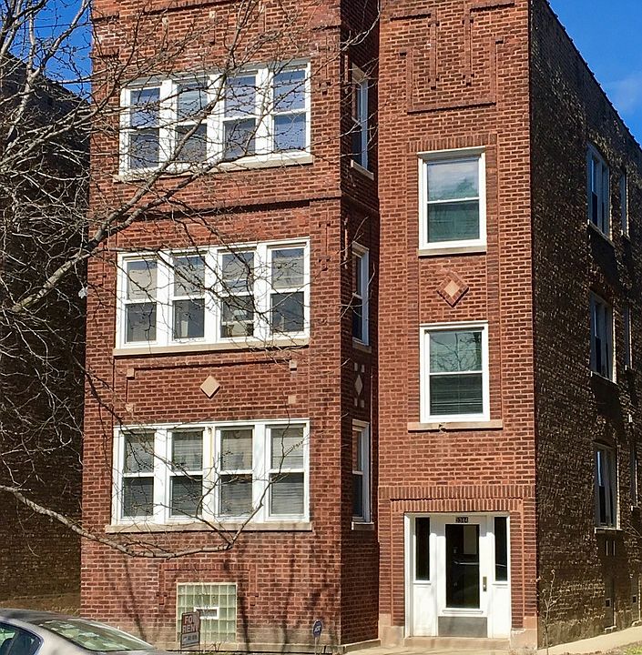 1st image of 5344 W Montrose Ave #3