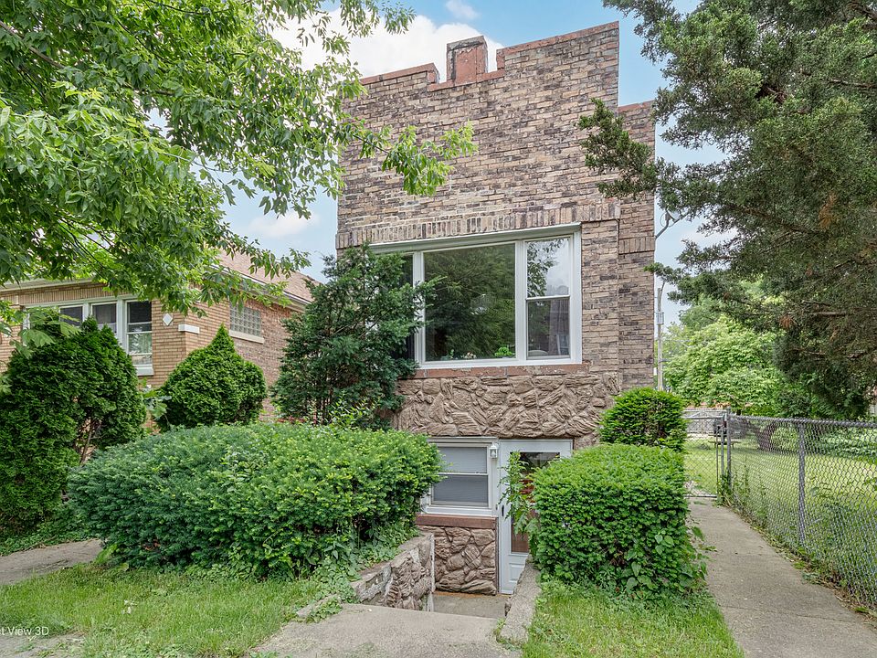 1st image of 2725 N McVicker Ave